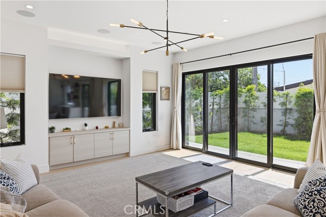 Detail Gallery Image 14 of 41 For 2504 Fisk Ln, Redondo Beach,  CA 90278 - 4 Beds | 3/1 Baths