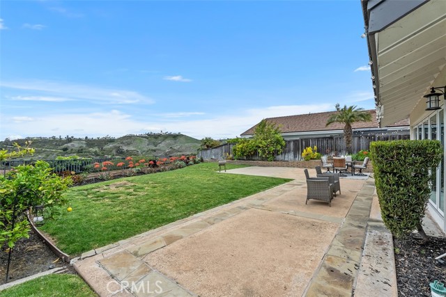 625 Calle Miguel, San Clemente CA: https://media.crmls.org/medias/277ac891-2bad-4ac2-adbc-9d17d8257cb8.jpg
