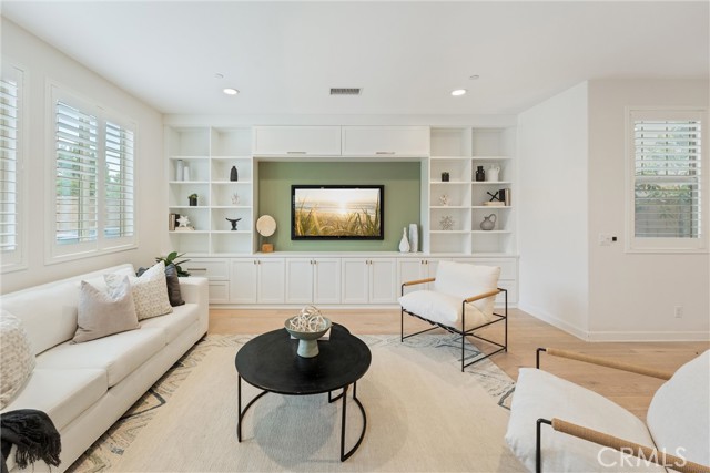 287 Barnes Road, Tustin CA: https://media.crmls.org/medias/277ae360-5b7a-4450-a2a4-30dc087e3537.jpg