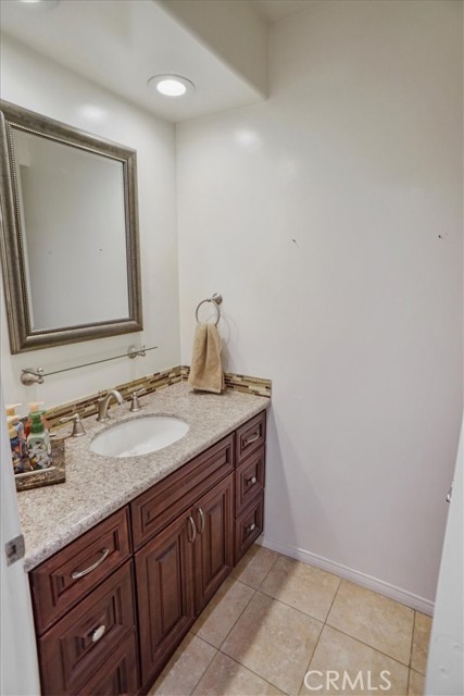 Detail Gallery Image 8 of 15 For 1819 Holmby #104,  Los Angeles,  CA 90025 - 2 Beds | 3 Baths