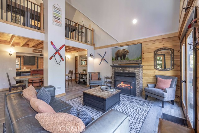 893 Silver Tip Drive, Big Bear CA: https://media.crmls.org/medias/277b82ce-fba8-4801-812a-81d63c4a4640.jpg