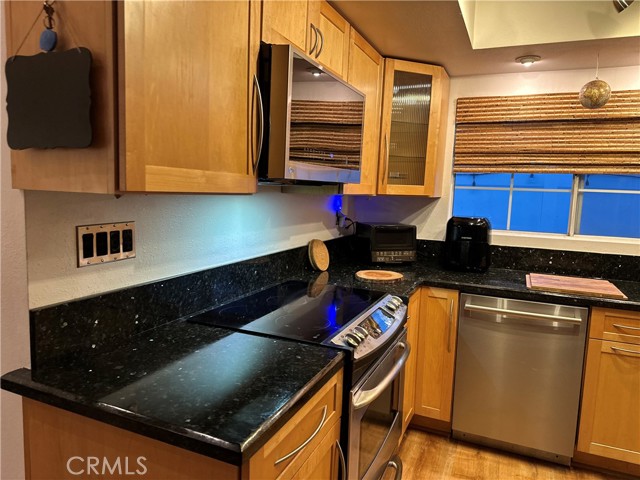 Detail Gallery Image 12 of 37 For 2217 Vanderbilt Ln #8,  Redondo Beach,  CA 90278 - 2 Beds | 1/1 Baths