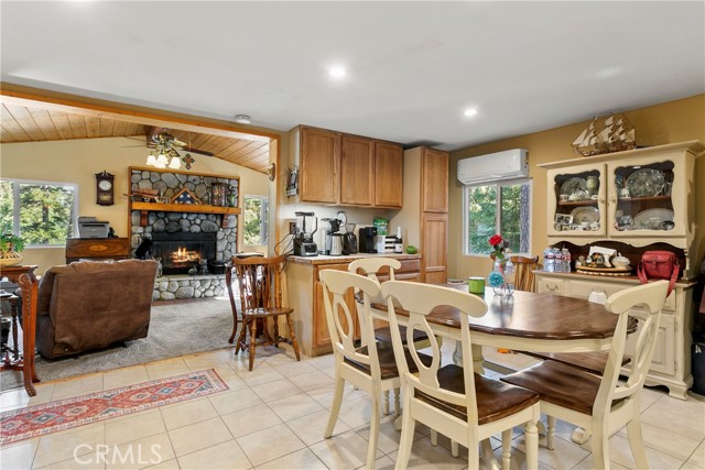 22864 Alder Lane, Crestline CA: https://media.crmls.org/medias/277cbe30-abb3-40a8-b203-f9e65302a982.jpg