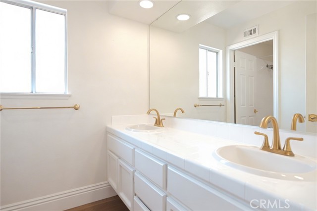 Detail Gallery Image 32 of 53 For 24526 Windsor Dr a,  Valencia,  CA 91355 - 3 Beds | 2/1 Baths
