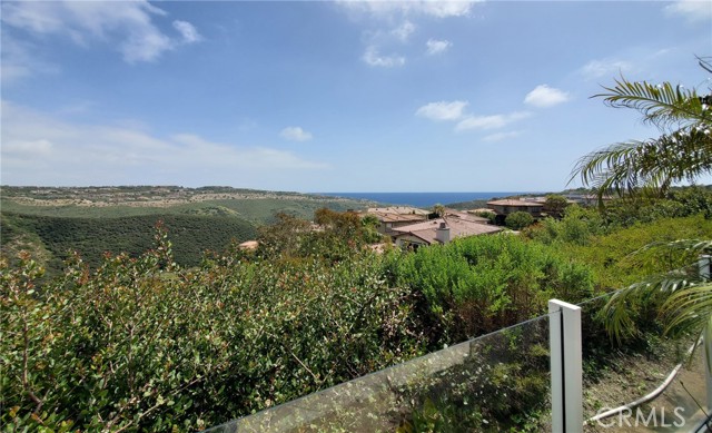 34 Sunset Cove, Newport Coast CA: https://media.crmls.org/medias/277d8685-3d51-4874-886a-f215c28bc113.jpg
