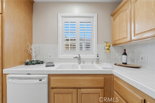 Detail Gallery Image 6 of 29 For 9809 Houghton Ave, Santa Fe Springs,  CA 90670 - 3 Beds | 2 Baths