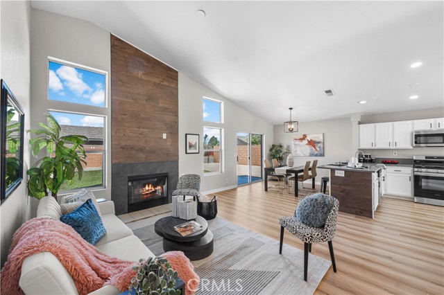 37011 Zinnia Street, Palmdale CA: https://media.crmls.org/medias/277e77ed-db7a-4766-80f0-1689333cc220.jpg