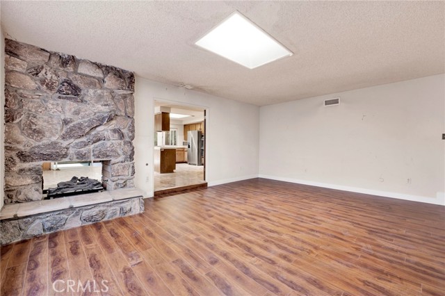 Detail Gallery Image 6 of 31 For 15455 Wyandotte St, Van Nuys,  CA 91406 - 3 Beds | 2 Baths