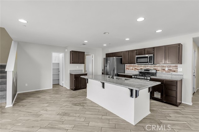 Detail Gallery Image 10 of 45 For 34234 Parkside Dr, Lake Elsinore,  CA 92532 - 4 Beds | 3 Baths