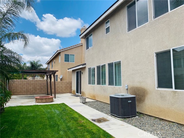 13759 Coldwater Court, Eastvale CA: https://media.crmls.org/medias/277e9042-f04a-4c97-bd3b-c43ec25b56cd.jpg
