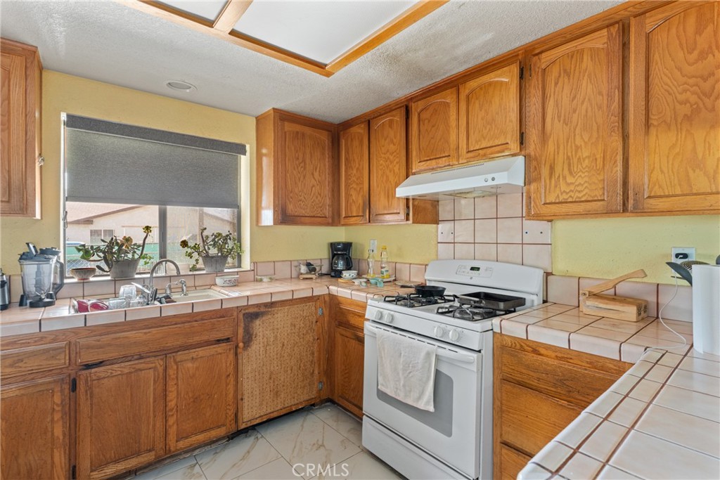 https://media.crmls.org/medias/277f33b4-489b-49ac-a5cd-84f18d121951.jpg?preset=X-Large