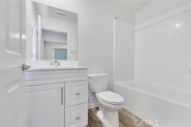 Detail Gallery Image 10 of 20 For 14700 Sherman, Van Nuys,  CA 91405 - 4 Beds | 3/1 Baths