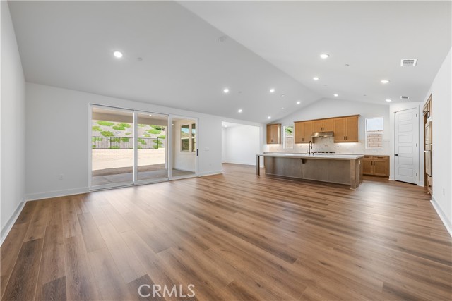 30105 Hillside Place, Castaic CA: https://media.crmls.org/medias/2780c524-c8c8-45b0-997b-2c653777b117.jpg