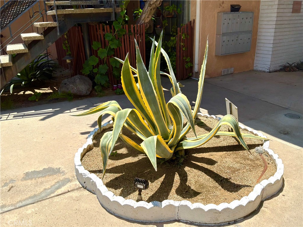 https://media.crmls.org/medias/27811631-d98a-4158-92d5-a2087785c739.jpg?preset=X-Large
