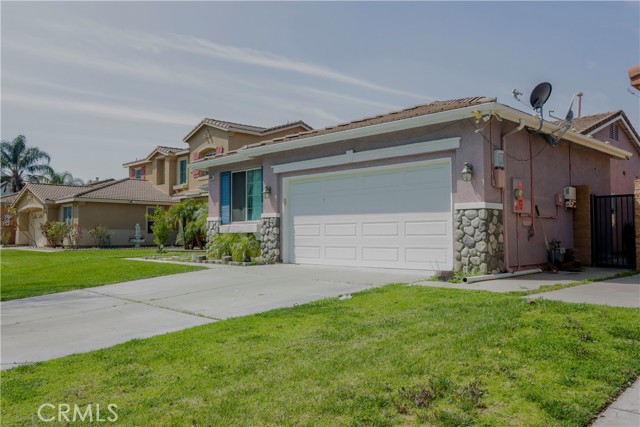 Detail Gallery Image 4 of 32 For 11240 Joshua Court, Fontana,  CA 92337 - 5 Beds | 2 Baths