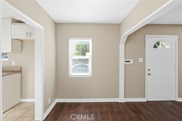 Detail Gallery Image 4 of 31 For 2010 N Corlett, Los Angeles,  CA 90059 - 3 Beds | 2 Baths