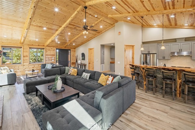 1658 Tuolumne Road, Big Bear City CA: https://media.crmls.org/medias/2783faf6-ef13-4d53-8bd4-5851cf12268d.jpg