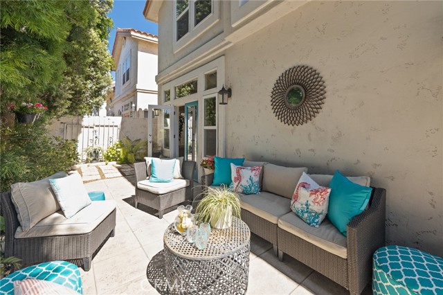 2403 Voorhees Avenue, Redondo Beach, California 90278, 4 Bedrooms Bedrooms, ,3 BathroomsBathrooms,Residential,Sold,Voorhees,SB22138890