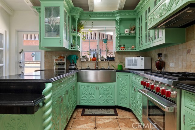 1729 W 51st Place, Los Angeles CA: https://media.crmls.org/medias/27842fa3-4936-4cad-8a91-24fe70d45b3f.jpg