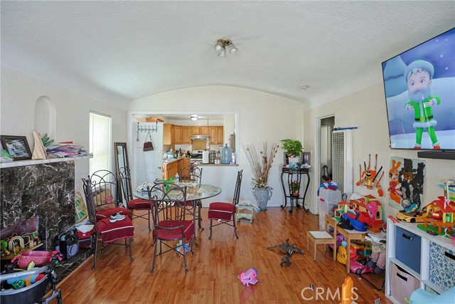 Detail Gallery Image 6 of 36 For 410 E 60th St, Long Beach,  CA 90805 - 5 Beds | 3 Baths