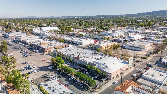 Image 28 of 30 For 18407 Sherman Way