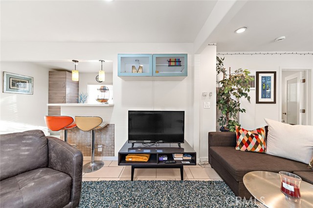 Detail Gallery Image 12 of 38 For 713 E 1st St, Long Beach,  CA 90802 - 2 Beds | 2 Baths