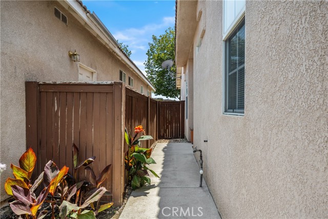 Detail Gallery Image 4 of 20 For 728 Camino De Oro, San Jacinto,  CA 92583 - 2 Beds | 2 Baths