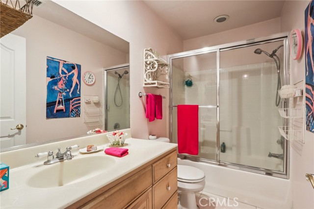 Detail Gallery Image 14 of 28 For 925 N Valley St, Burbank,  CA 91505 - 3 Beds | 2 Baths