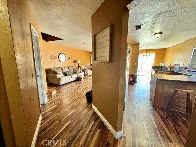 Detail Gallery Image 3 of 17 For 199 Racquet Club Dr, Compton,  CA 90220 - 3 Beds | 2/1 Baths