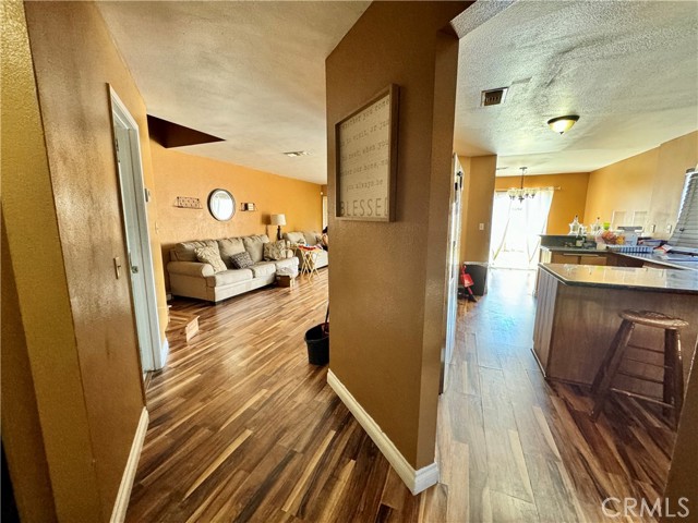 Detail Gallery Image 3 of 17 For 199 Racquet Club Dr, Compton,  CA 90220 - 3 Beds | 2/1 Baths