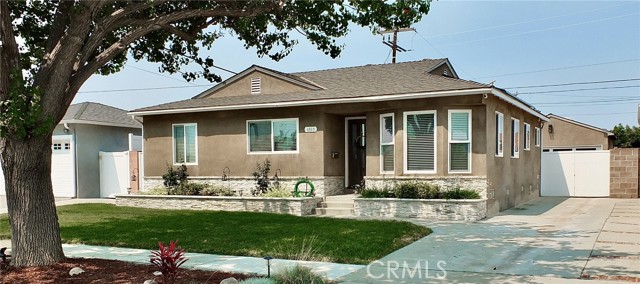 4513 N Paramount Boulevard, Lakewood CA: https://media.crmls.org/medias/2787274b-2d40-44c5-a142-96d89afae66b.jpg