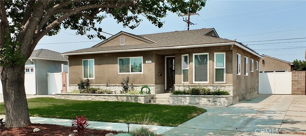 4513 N Paramount Boulevard