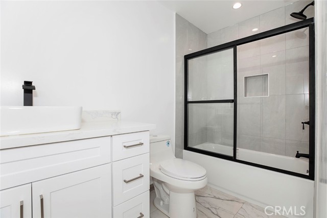 Detail Gallery Image 18 of 26 For 1754 N Berendo St #D,  Los Angeles,  CA 90027 - 3 Beds | 2/1 Baths