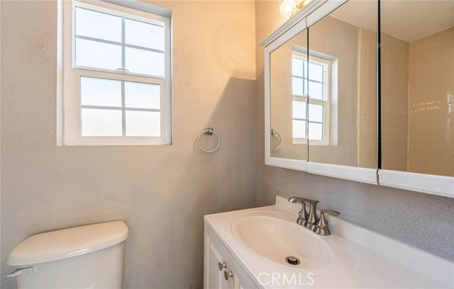 Detail Gallery Image 5 of 16 For 8926 Wilbur Ave, Northridge,  CA 91324 - 6 Beds | 2/1 Baths