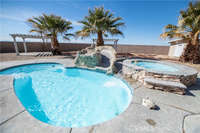 13436 Havasu Road, Apple Valley CA: https://media.crmls.org/medias/2787c8b6-af1f-48c7-a4cc-db65f30ffb80.jpg