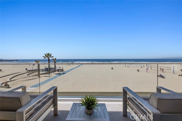 Detail Gallery Image 19 of 37 For 212 the Strand, Hermosa Beach,  CA 90254 - 4 Beds | 5/1 Baths