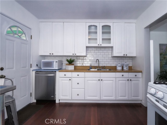 1905 Nelson Avenue, Redondo Beach, California 90278, 3 Bedrooms Bedrooms, ,1 BathroomBathrooms,Residential,Sold,Nelson,SB23053560
