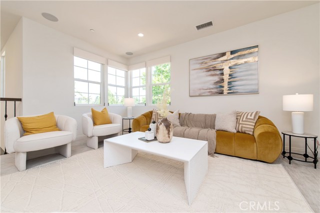 124 Cruiser, Irvine CA: https://media.crmls.org/medias/278887fc-26ba-499b-9c5a-e4e98c489d8a.jpg