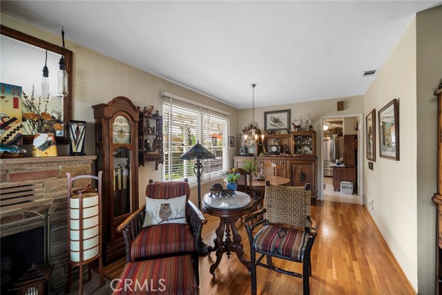 132 N Jewell Place, Orange CA: https://media.crmls.org/medias/278b5b51-df7e-4d04-b96f-28f5cc69c03a.jpg