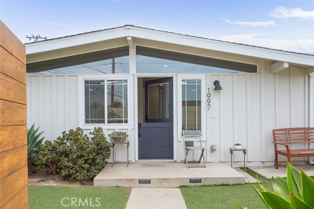 Detail Gallery Image 1 of 21 For 1997 Orange Ave, Costa Mesa,  CA 92627 - 4 Beds | 2 Baths