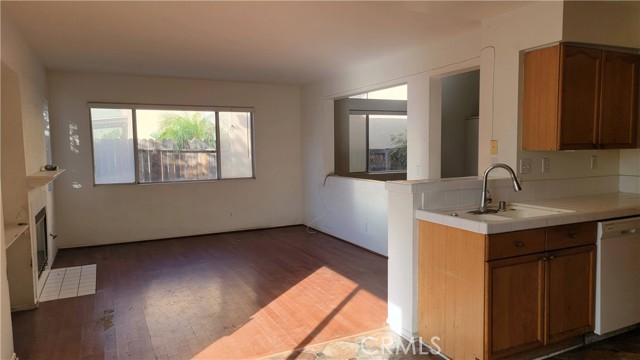 Detail Gallery Image 3 of 12 For 868 Pathfinder Way, Corona,  CA 92878 - 3 Beds | 2/1 Baths