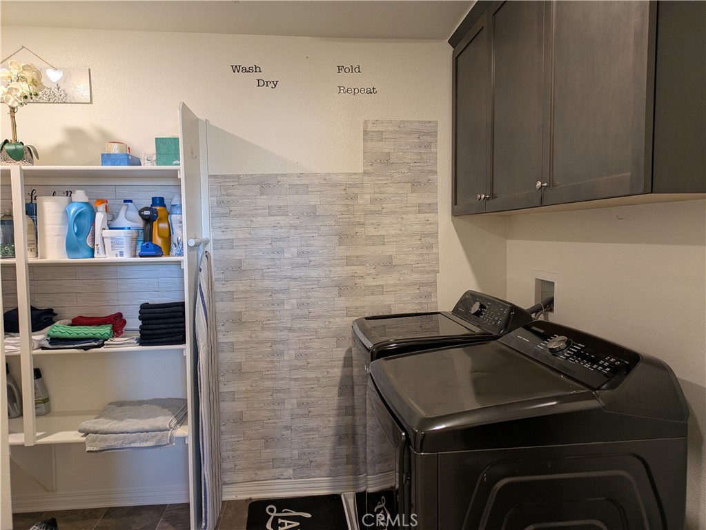 https://media.crmls.org/medias/278bde6d-634d-43ec-8014-79272424e3b6.jpg?preset=X-Large