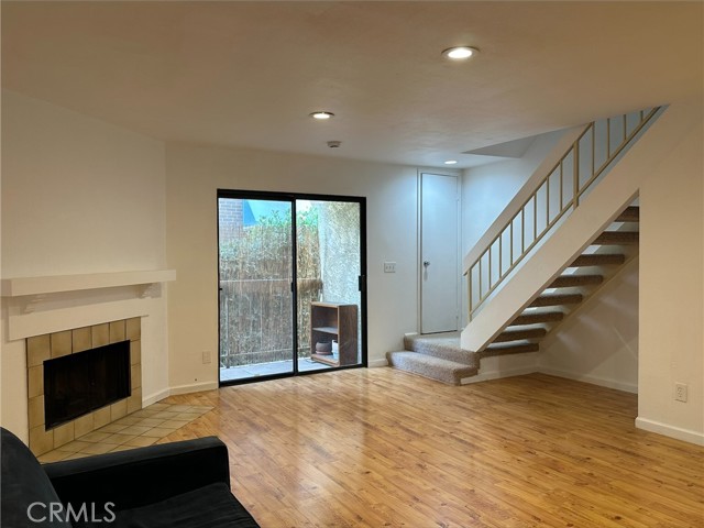 Detail Gallery Image 5 of 19 For 327 Chester St #F,  Glendale,  CA 91203 - 2 Beds | 2 Baths