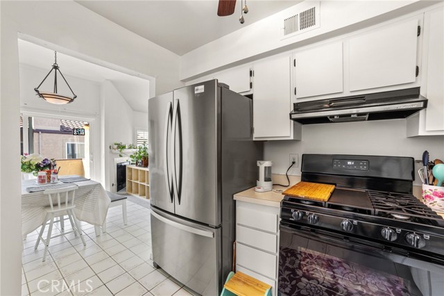 9341 Shadowood Drive, Montclair CA: https://media.crmls.org/medias/278ceb20-2921-4686-8550-ae1250a153fd.jpg
