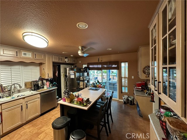 Detail Gallery Image 10 of 21 For 23509 via Chantilly, Valencia,  CA 91355 - 2 Beds | 2 Baths