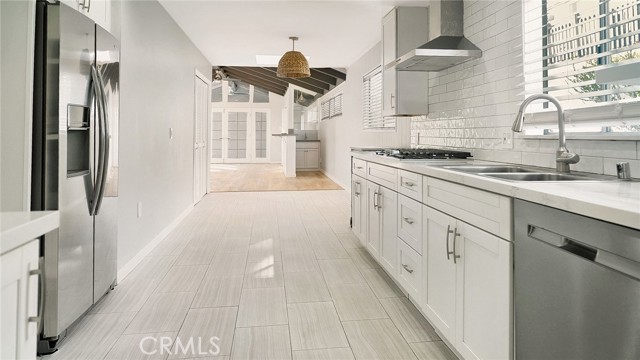 Detail Gallery Image 15 of 25 For 204 Avenue E, Redondo Beach,  CA 90277 - 3 Beds | 2 Baths