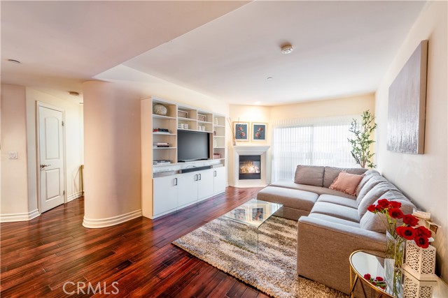 Detail Gallery Image 1 of 19 For 15206 Burbank Bld #209,  Sherman Oaks,  CA 91411 - 2 Beds | 2/1 Baths