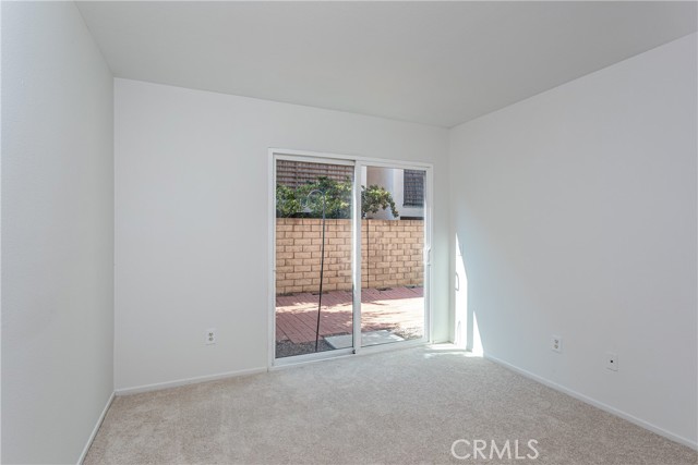 Detail Gallery Image 2 of 29 For 6840 De Celis Pl #32,  Van Nuys,  CA 91406 - 4 Beds | 4 Baths