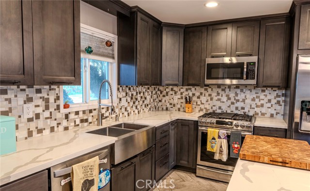 Detail Gallery Image 10 of 51 For 6841 E Bacarro, Long Beach,  CA 90815 - 4 Beds | 3 Baths