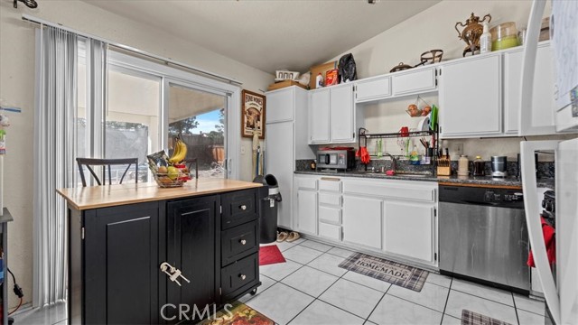 Detail Gallery Image 13 of 33 For 14219 Luna, Victorville,  CA 92392 - 3 Beds | 2 Baths
